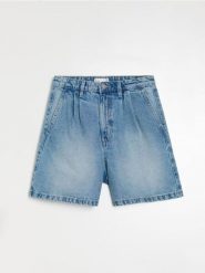Jeansowe szorty mom fit - niebieski. Niebieskie spodenki sportowe damskie Sinsay, l, bez wzorów, z jeansu. W wyprzedaży za 45.99 zł.