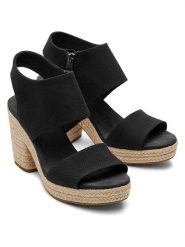 TOMS Sandały w kolorze czarnym na obcasie rozmiar: 36. Czarne sandały damskie TOMS, bez wzorów, z otwartym noskiem, bez obcasa, na koturnie, bez zapięcia. Za 169.95 zł.