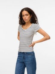 Vero Moda Koszulka "Sea" w kolorze białym rozmiar: S. Białe bluzki damskie Vero Moda, s, bez wzorów, bez kołnierzyka, bez ramiączek. Za 70.45 zł.