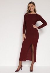 Bordowa Dopasowana Sukienka z Metaliczną Ozdobą na Ramieniu Reilara. Czerwone sukienki damskie Born2be, z aplikacjami, eleganckie, bez ramiączek. Za 129.99 zł.