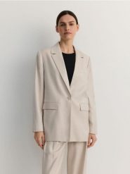 Błyszcząca marynarka oversize - beżowy. Brązowe marynarki i żakiety damskie Reserved, l, bez wzorów, z tkaniny. W wyprzedaży za 159.99 zł.