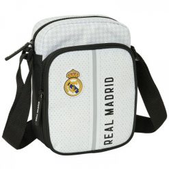 Real Madryt saszetka na ramię biały. Białe nerki i saszetki damskie REAL MADRID, bez wzorów. Za 99.00 zł.