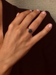 Les Favorites Pozłacany pierścionek z cyrkoniami rozmiar: 54. Czarne pierścionki damskie Les Favorites, z cyrkonią, pozłacane. Za 170.87 zł.