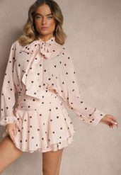 Różowa Sukienka o Rozkloszowanym Kroju z Nietoperzowymi Rękawami i Wiązaniem Mironaria. Czerwone sukienki damskie Renee, bez wzorów, eleganckie, bez ramiączek. W wyprzedaży za 143.99 zł.