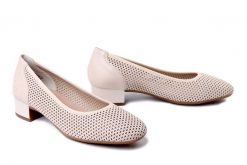 RIEKER 43459-60 beige, czółenka damskie. Brązowe czółenka damskie Rieker, bez wzorów, bez obcasa. Za 329.90 zł.