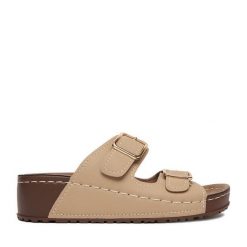 Klapki Go Soft. Brązowe klapki damskie GO SOFT, bez wzorów, bez obcasa, bez zapięcia. Za 99.99 zł.