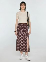 Spódnica damska midi w kwiatowy wzór brązowa Shimenita 804. Brązowe spódnice damskie Big Star, na imprezę, l, bez wzorów, z materiału, klasyczne, midi. Za 179.99 zł.