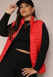 Czerwona Kamizelka Pikowana z Kapturem Siami. Czerwone kamizelki damskie Renee, plus size, bez wzorów, z kapturem. Za 129.99 zł.