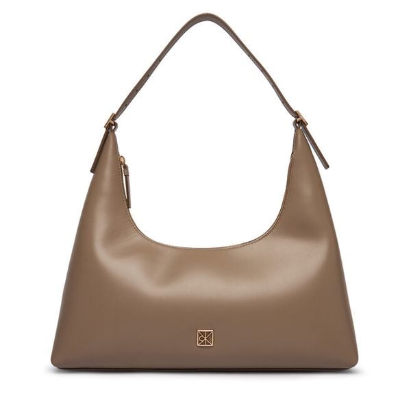 Torebka Calvin Klein. Brązowe torebki klasyczne damskie Calvin Klein, bez dodatków. Za 949.99 zł.