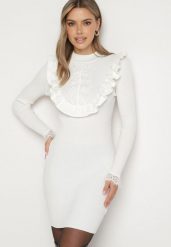 Biała Dopasowana Prążkowana Sukienka z Wiskozą i Żabotem z Haftem Nerain. Białe sukienki damskie Born2be, bez wzorów, prążkowane, eleganckie, bez ramiączek. W wyprzedaży za 67.99 zł.