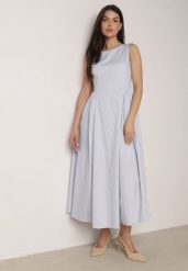 Jasnoniebieska Sukienka Bawełniana o Rozkloszowanym Fasonie z Dekoltem Łódką i Kieszeniami Elenira. Niebieskie sukienki damskie Born2be, bez wzorów, z bawełny, eleganckie, bez ramiączek. Za 149.99 zł.