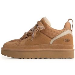 Kapcie UGG Lowmel w kolorze chestnut. Brązowe kapcie damskie Ugg, z materiału. Za 667.65 zł.