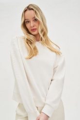 Bluza z koralikami biała. Białe bluzy damskie MOODO, l, bez wzorów, z bawełny, bez kaptura. W wyprzedaży za 99.99 zł.