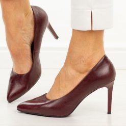 Bordowe skórzane szpilki damskie Sergio Leone 1339. Czerwone szpilki damskie Sergio Leone, bez wzorów, ze skóry, bez obcasa, na szpilce, bez zapięcia. Za 299.00 zł.