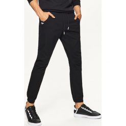 Materiałowe joggery - Czarny. Spodnie materiałowe chłopięce marki 4F. Za 119.99 zł.