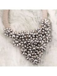 MENTHE À L'O Naszyjnik z elementem ozdobnym - dł. 45 cm rozmiar: onesize. Brązowe naszyjniki damskie MENTHE À L'O, z kryształem, metalowe. Za 191.42 zł.