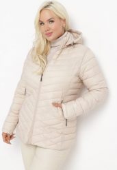 Jasnobeżowa Pikowana Kurtka Zapinana na Suwak z Rozszerzanym Dołem Wisava. Brązowe kurtki damskie Born2be, xl, bez wzorów, bez kaptura. Za 219.99 zł.