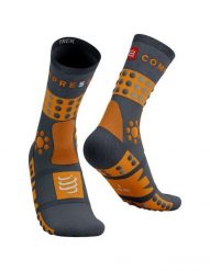 Skarpety trekkingowe Compressport Trekking Socks. Brązowe skarpetki damskie Compressport, bez wzorów, z elastanu. Za 156.85 zł.
