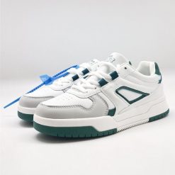 But sportowy BLAST biało-zielony. Białe obuwie sportowe damskie LEGEA, bez zapięcia. W wyprzedaży za 157.50 zł.