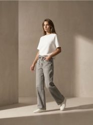 Jeansy straight wide leg z efektem sprania - szary. Szare jeansy damskie Sinsay. Za 59.99 zł.