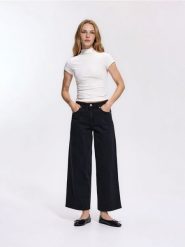 Jeansy wide leg z krótszą nogawką - czarny. Czarne jeansy damskie Reserved. Za 129.99 zł.