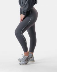 Damskie legginsy z wysokim stanem i kontrastowym lampasem na siłownię – szary. Szare legginsy damskie AESTHETIC WOLF, m, bez wzorów, z dzianiny. Za 239.99 zł.