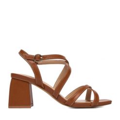 Sandały JENNY. Brązowe sandały damskie Jenny, bez wzorów, bez obcasa, na słupku, bez zapięcia. Za 119.99 zł.