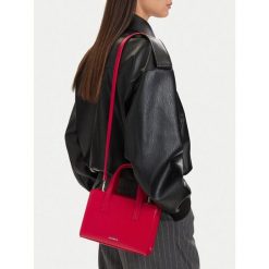 Torebka JENNY. Czerwone torebki klasyczne damskie Jenny, bez dodatków. Za 109.99 zł.