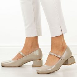 Złote czółenka damskie na obcasie Potocki 12815. Żółte czółenka damskie POTOCKI, bez wzorów, ze skóry, bez obcasa, na obcasie. Za 179.00 zł.