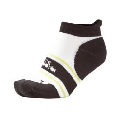 Skarpety damskie DIADORA L. SOCKS. Białe skarpetki damskie Diadora, bez wzorów, z elastanu. Za 15.99 zł.