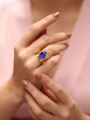 L'Atelier de Gaia Pozłacany pierścionek z agatem rozmiar: onesize. Niebieskie pierścionki damskie L'Atelier de Gaia, z agatem, pozłacane. Za 75.34 zł.