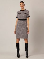 APART Sukienka w kolorze czarnym rozmiar: 42. Czarne sukienki damskie Apart, bez wzorów, bez ramiączek. Za 245.38 zł.