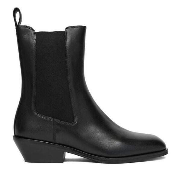 Sztyblety GINO ROSSI. Czarne botki damskie Gino Rossi, bez obcasa, na słupku, bez zapięcia. Za 429.99 zł.