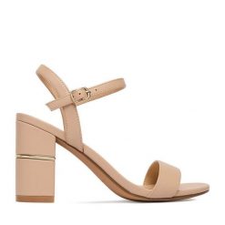 Sandały JENNY. Brązowe sandały damskie Jenny, bez wzorów, bez obcasa, na słupku, bez zapięcia. Za 129.99 zł.