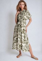 Zielono-Beżowa Taliowana Sukienka z Gumką w Pasie Zapinana na Guziki Nasica. Zielone sukienki damskie Born2be, bez wzorów, z jeansu, eleganckie, bez ramiączek. Za 119.99 zł.