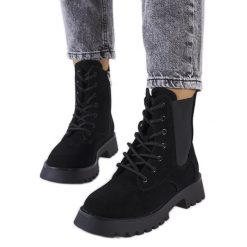 Czarne botki damskie Swinford. Czarne botki damskie na zimę, z jeansu, eleganckie, za kostkę, bez obcasa, bez zapięcia. Za 130.70 zł.
