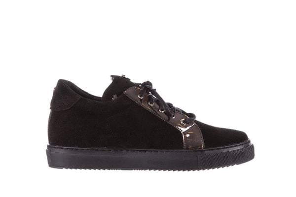 Trampki Bayla-157 B027-003-P Czarny, Skóra naturalna - 36. Czarne trampki damskie Bayla, bez wzorów, ze skóry, bez zapięcia. W wyprzedaży za 134.10 zł.