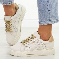 Beżowe skórzane sneakersy damskie Sergio Leone Sp103. Brązowe obuwie sportowe damskie Sergio Leone, na jesień, z jeansu, bez zapięcia. Za 199.00 zł.