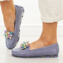 Niebieskie skórzane mokasyny damskie Filippo Dp7809/26. Niebieskie mokasyny damskie Filippo, na lato, z jeansu, z okrągłym noskiem, bez obcasa. W wyprzedaży za 192.72 zł.