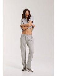 Onamaste Spodnie dresowe "Bali" w kolorze szarym rozmiar: S/M. Szare spodnie dresowe damskie Onamaste, m, bez wzorów, z dresówki. Za 173.99 zł.
