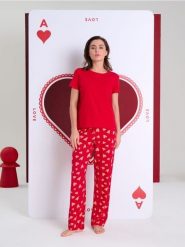 Bawełniana piżama dwuczęściowa z motywem serca - czerwony. Czerwone piżamy damskie Sinsay, bez wzorów, z bawełny, bez ramiączek. Za 29.99 zł.