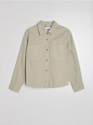 Jeansowa koszula z kieszeniami - zielony. Zielone koszule damskie Sinsay, l, bez wzorów, z jeansu, bez kołnierzyka, bez ramiączek. Za 69.99 zł.