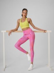 4F Legginsy treningowe szybkoschnące damskie - różowe S. Czerwone legginsy damskie 4F, s, bez wzorów, z materiału. Za 149.99 zł.