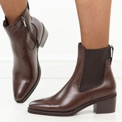 Brązowe skórzane botki damskie Cambell 19491. Brązowe botki damskie Cambell, na jesień, z gumy, eleganckie, ze szpiczastym noskiem, bez obcasa, na obcasie, bez zapięcia. Za 319.00 zł.