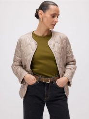 Pikowana kurtka z puchem - beżowy. Brązowe kurtki damskie Reserved, l, bez wzorów, z puchu, bez kaptura. W wyprzedaży za 139.99 zł.