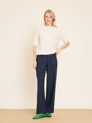 BGN Spodnie w kolorze granatowym rozmiar: 34. Niebieskie spodnie materiałowe damskie BGN, bez wzorów, z materiału. Za 121.99 zł.