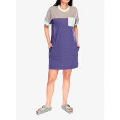 Sukienka turystyczna Kavu Cut Back. Fioletowe sukienki damskie KAVU, bez wzorów, sportowe, bez ramiączek. Za 189.99 zł.