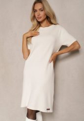 Biała T-shirtowa Sukienka z Wiskozowej Dzianiny z Ozdobnymi Guzikami Narossa. Białe sukienki damskie Renee, bez wzorów, z dzianiny, eleganckie, bez ramiączek. W wyprzedaży za 55.99 zł.