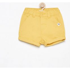 Krótkie spodenki - Żółty. Spodenki chłopięce marki 4F. W wyprzedaży za 19.99 zł.