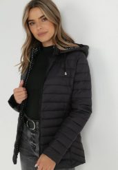Czarna Kurtka Pikowana Adastos. Czarne kurtki damskie Born2be, s, bez wzorów, z tkaniny, bez kaptura. Za 89.99 zł.